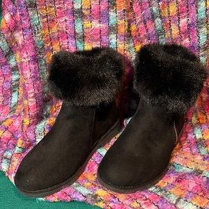 NWOT CHILDREN’S BLACK BOOTS  W/faux fur. Sz 10